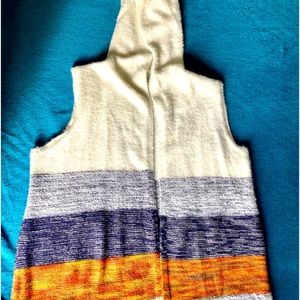 Almost Famous Hooded sleeveless sweater